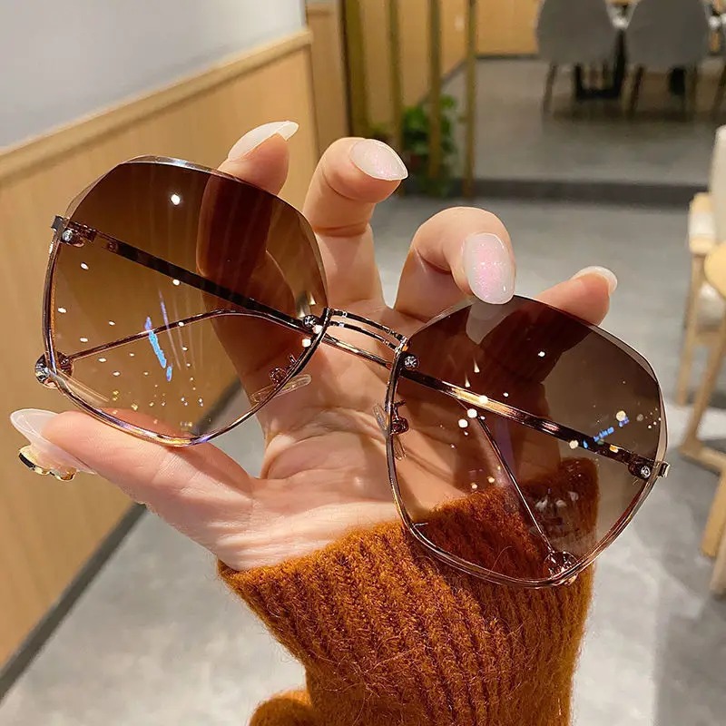 Modne okulary przeciwsłoneczne – Designer Sunglasses recenzja i cena