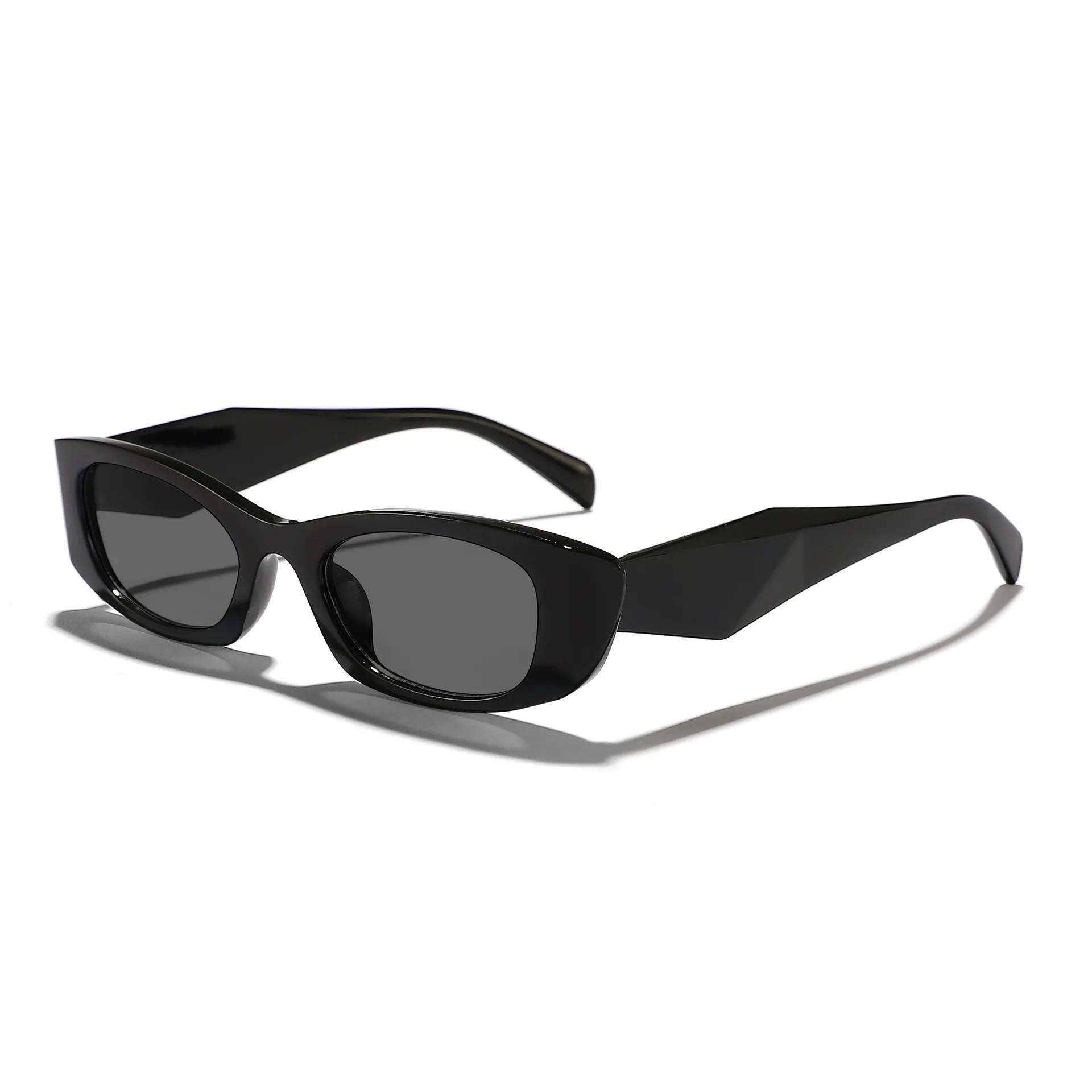 Klasyczne, małe, kwadratowe ok – Designer Sunglasses recenzja i cena